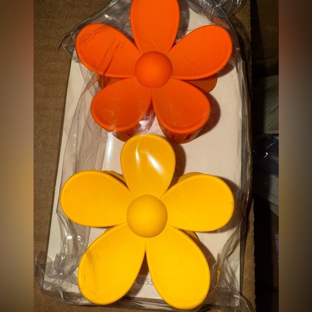 Ettika spring poppy flower clips set of 2